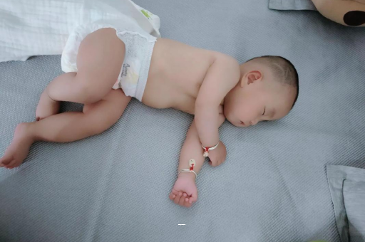普洱宝宝先长上牙还是下牙